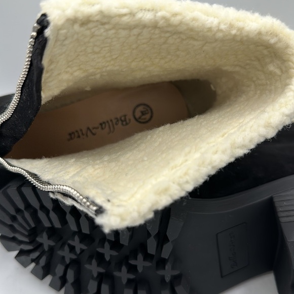 Bella Vita black Cable super suede and fleece lug sole boots, size 5M - Picture 7 of 7